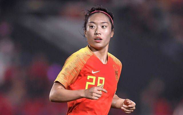 杜库雷可能赛季报销 冬窗优先考虑补强中场位置水晶宫主帅霍奇森出席新闻发布会表示，球队冬窗优先考虑补强的位置是中场。